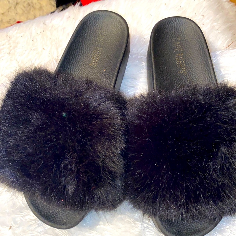 Cape Robin Black fur slides
